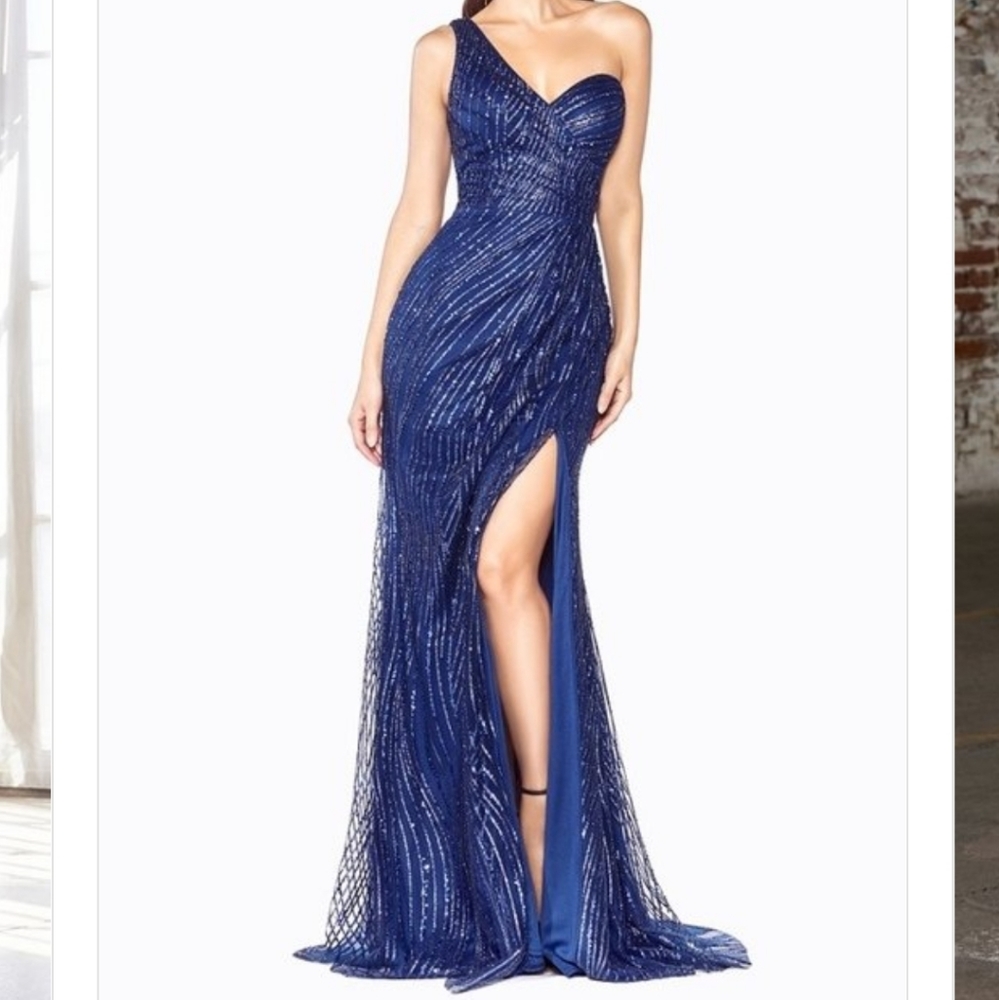 One Shoulder Long Fitted Gown Glitter Print Detail
